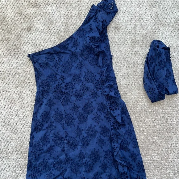 Lovers and Friends Siena Dress in deep navy - Picture 3 of 3